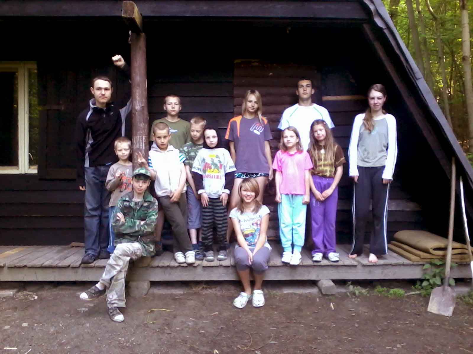 Hromadná fotka nevalné kvality.