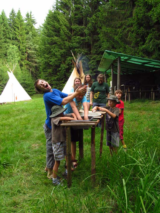 Mytí rukou v novém lavoru se setkalo s nadšením.