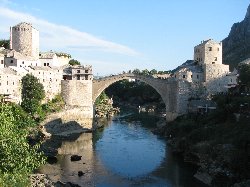 Most spojující dva světy