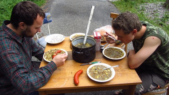 Po pořádné práci musí následovat pořádné jídlo!