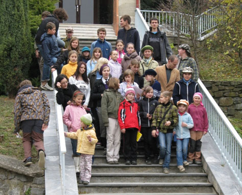 Sešli jsme se opravdu v hojném počtu, rozdělili se do skupin, provedli základní bezpečnostní instruktáž ( Sešli jsme se opravdu v hojném počtu, rozdělili se do skupin, provedli základní bezpečnostní instruktáž (