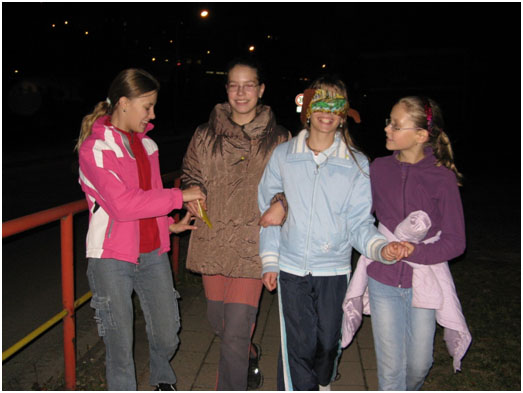 Družstvu Veverek nesmazaly náročné úkoly úsměvy z tváří. Družstvu Veverek nesmazaly náročné úkoly úsměvy z tváří.