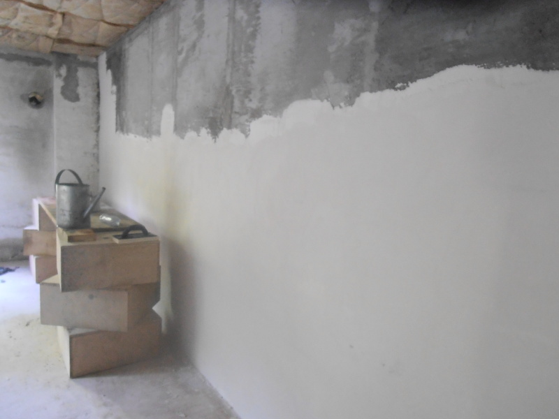 Stěny konečně získávají bílou barvu!