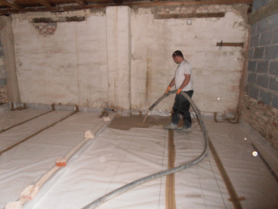 A už se vylejvá...